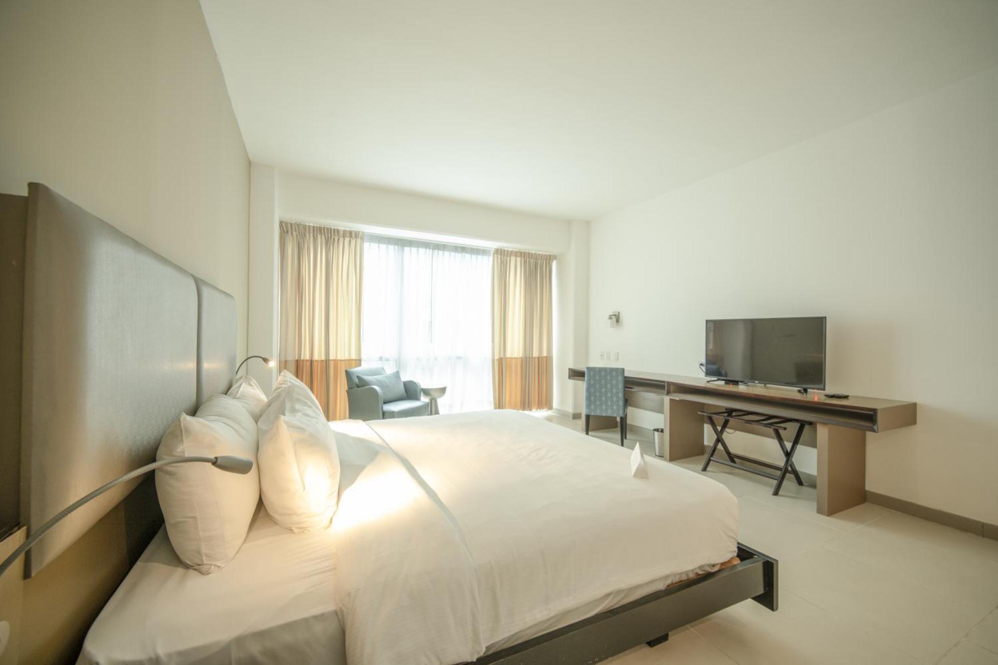 Decapolis Hotel
